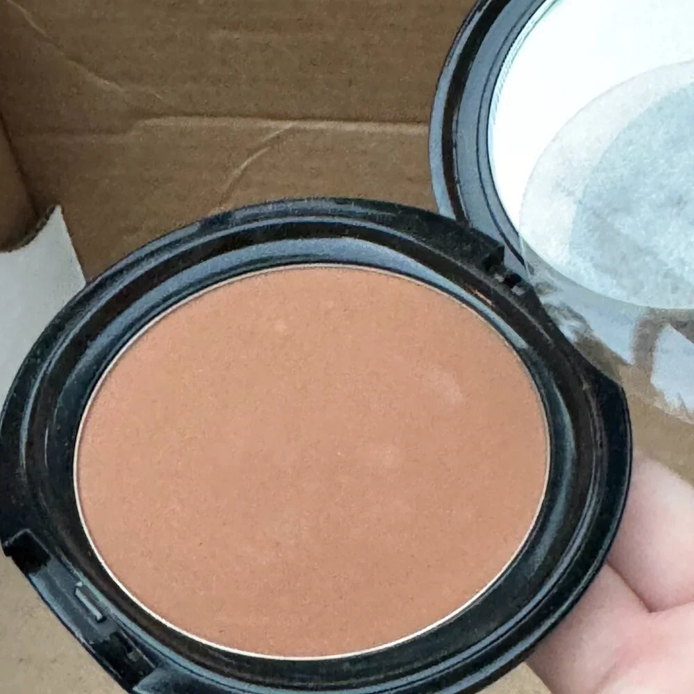 OSP Cosmetics Photochromatic Pressed Powder in Coffeehouse